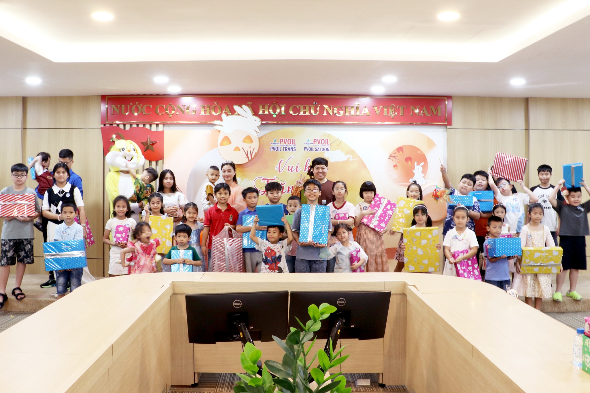 Trọn vẹn Tết đoàn viên tại PVOIL TRANS: Đoàn Thanh niên PVOIL TRANS tổ chức chuỗi sự kiện mừng trung thu đầy ý nghĩa