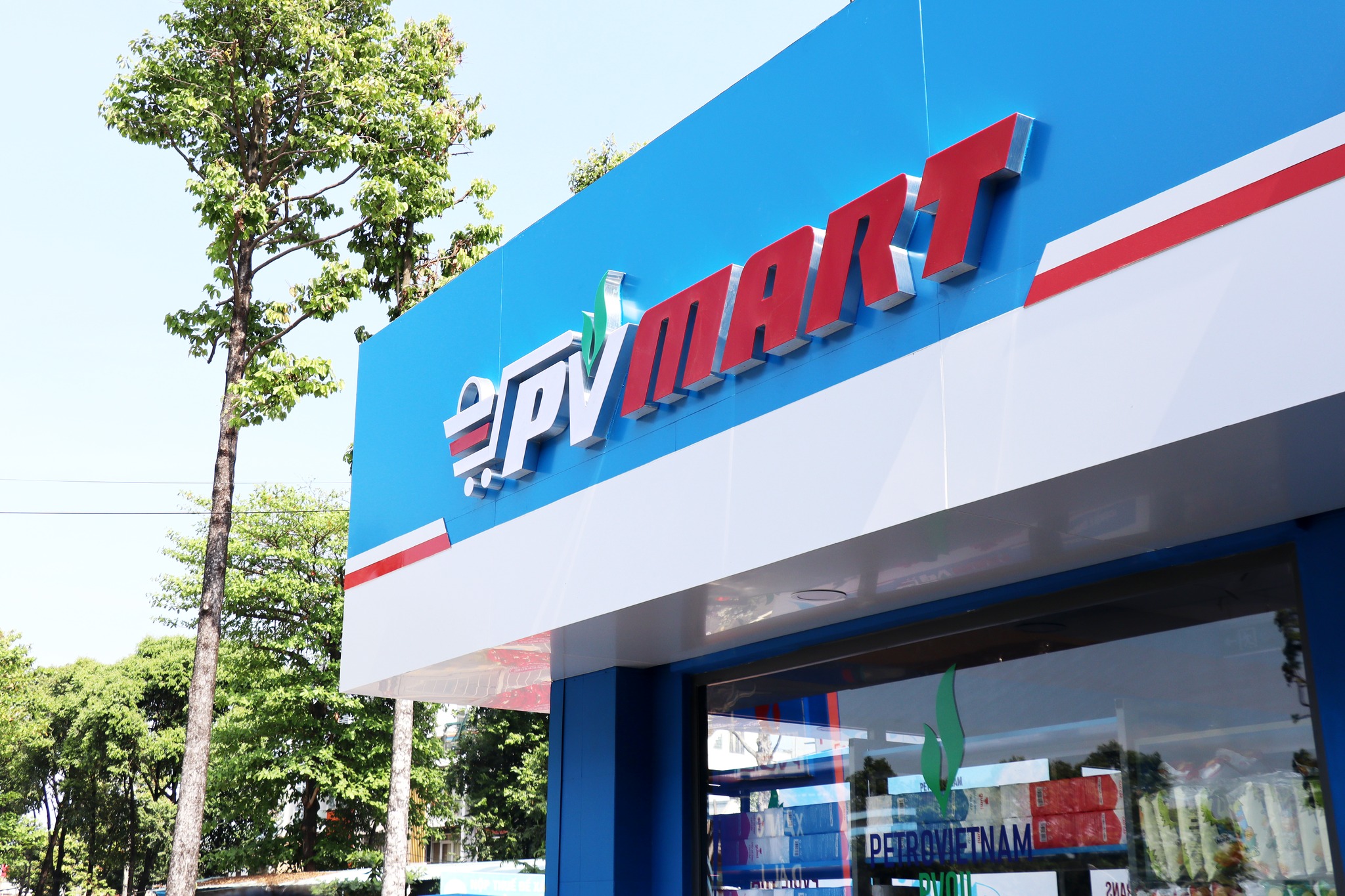 PVOIL TRANS chính thức "lấn sân" mảng dịch vụ Phi xăng dầu: cột mốc mới tại TP. HCM và Thanh Hóa